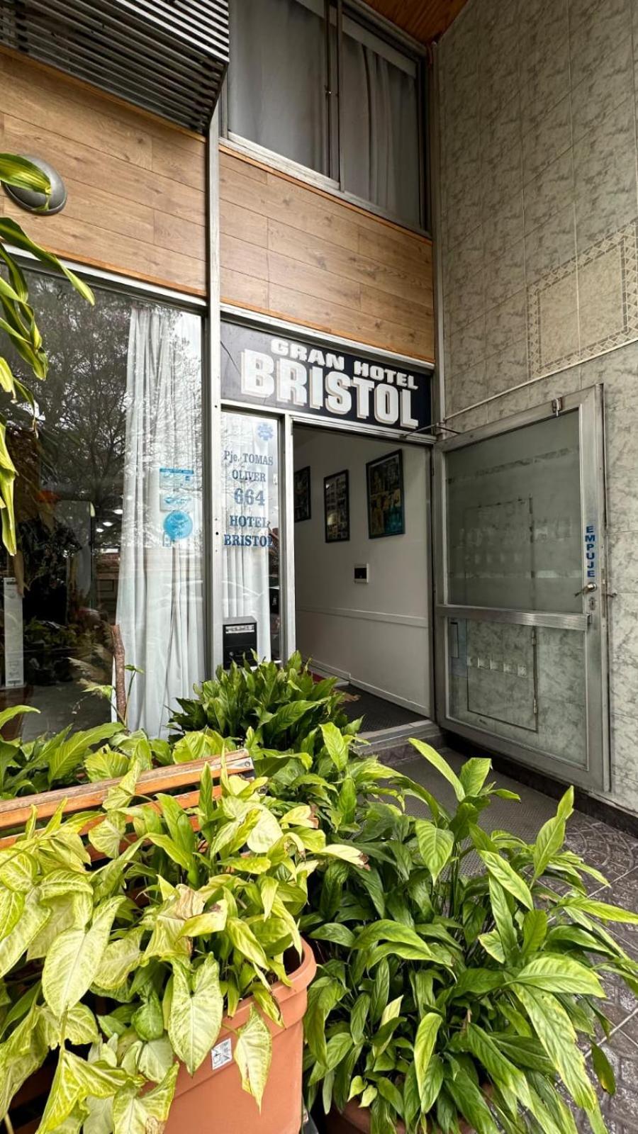 Hotel Bristol Cordova Esterno foto